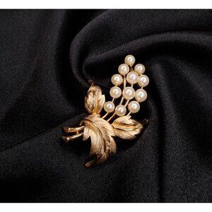Vintage 1960s Trifari Signed Gold-Tone Brooch With Faux Pearl Floral Design